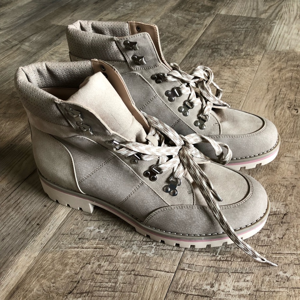 NWOT Crown Vintage Tatham Bootie. - Picture 3 of 8